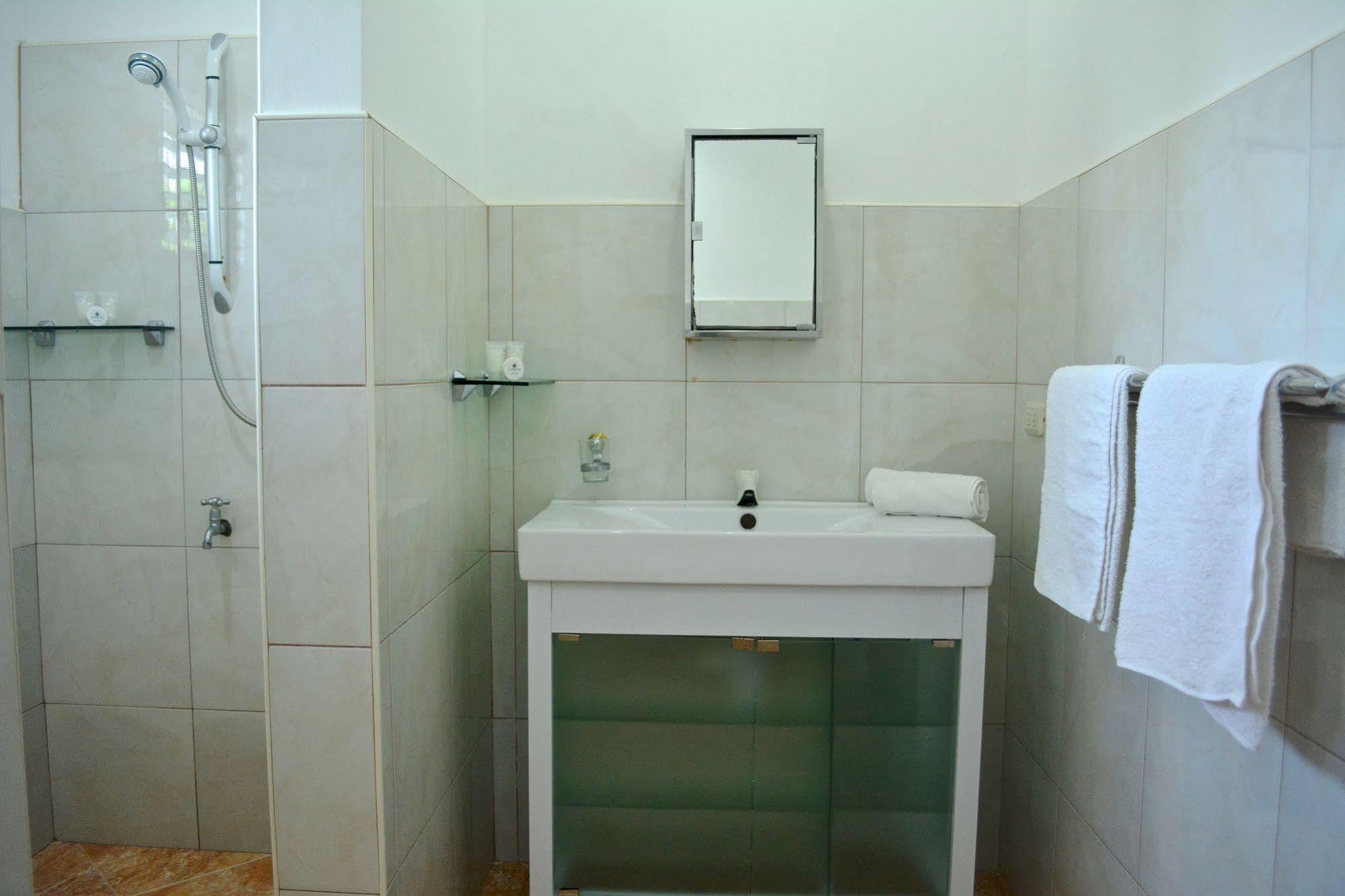 Olivia Resort Serviced Apartments And Bungalows Panglao Exteriör bild